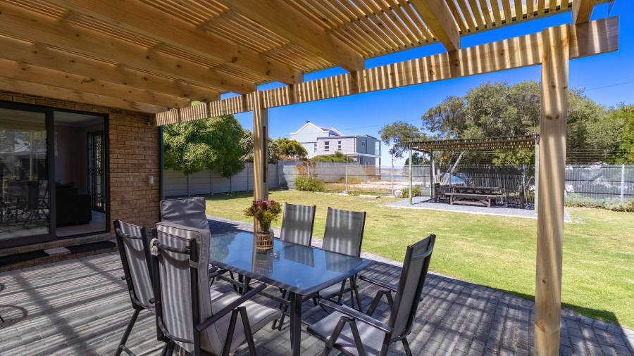 4 Bedroom Property for Sale in Sandbaai Western Cape